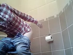 Eşek kendisi ve ayakları türkçe alt yazılı porno tube ile oynuyor